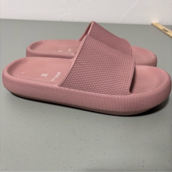Cushionaire Pink Women Slides Sandals 38/8 US Summer Beach Travel - Picture 3 of 7